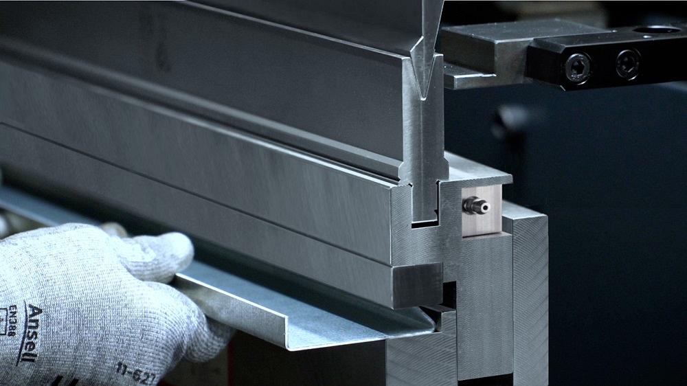 sheet-metal-hemming-strategies-on-the-press-brake-1737664616